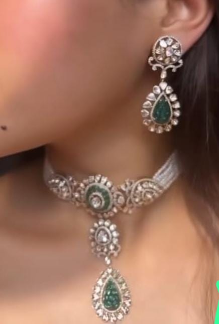 Embossed Emerald Necklace & Earrings