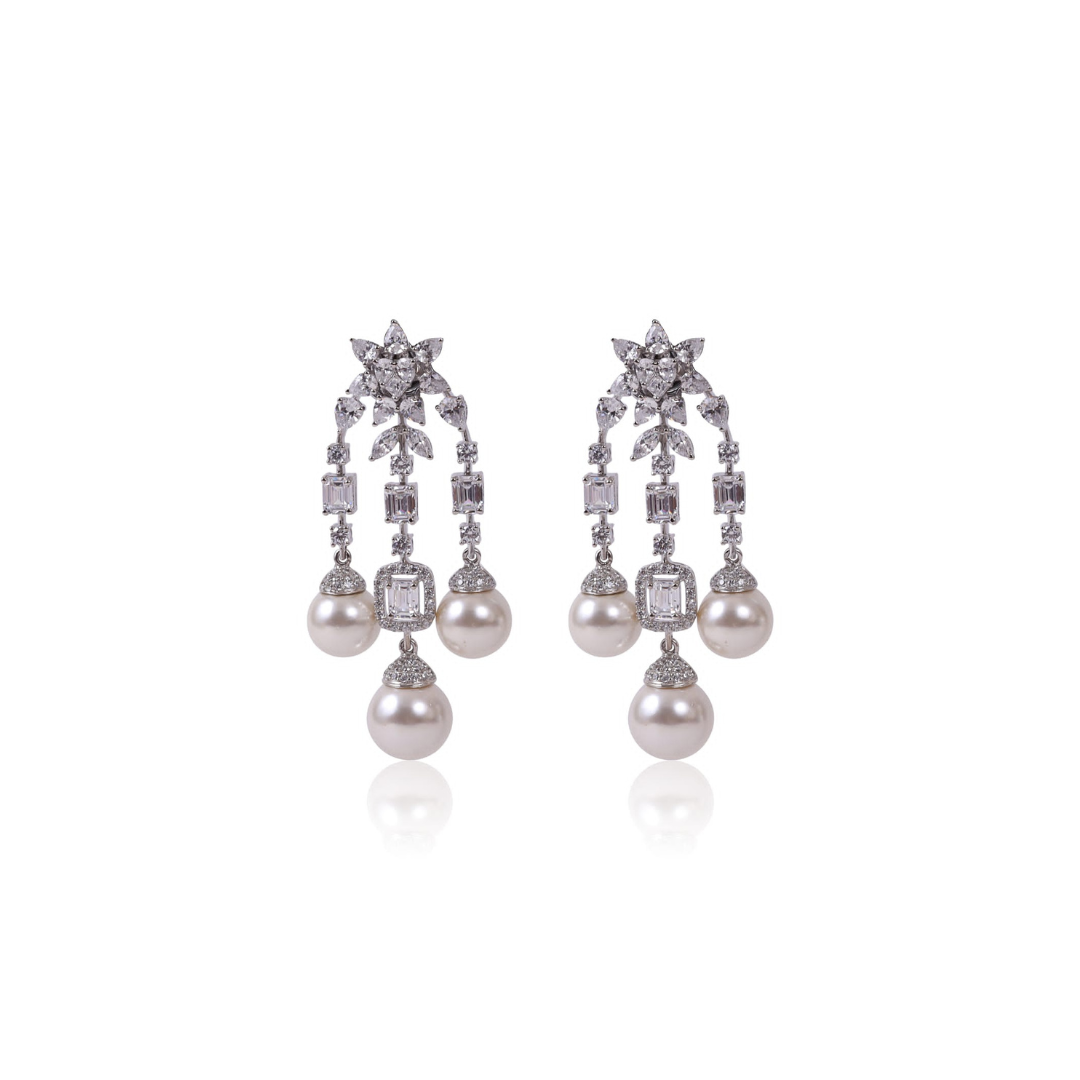 Classic chandelier Pearl earrings